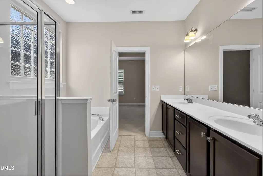 82 Kenilworth Street Clayton NC 27527