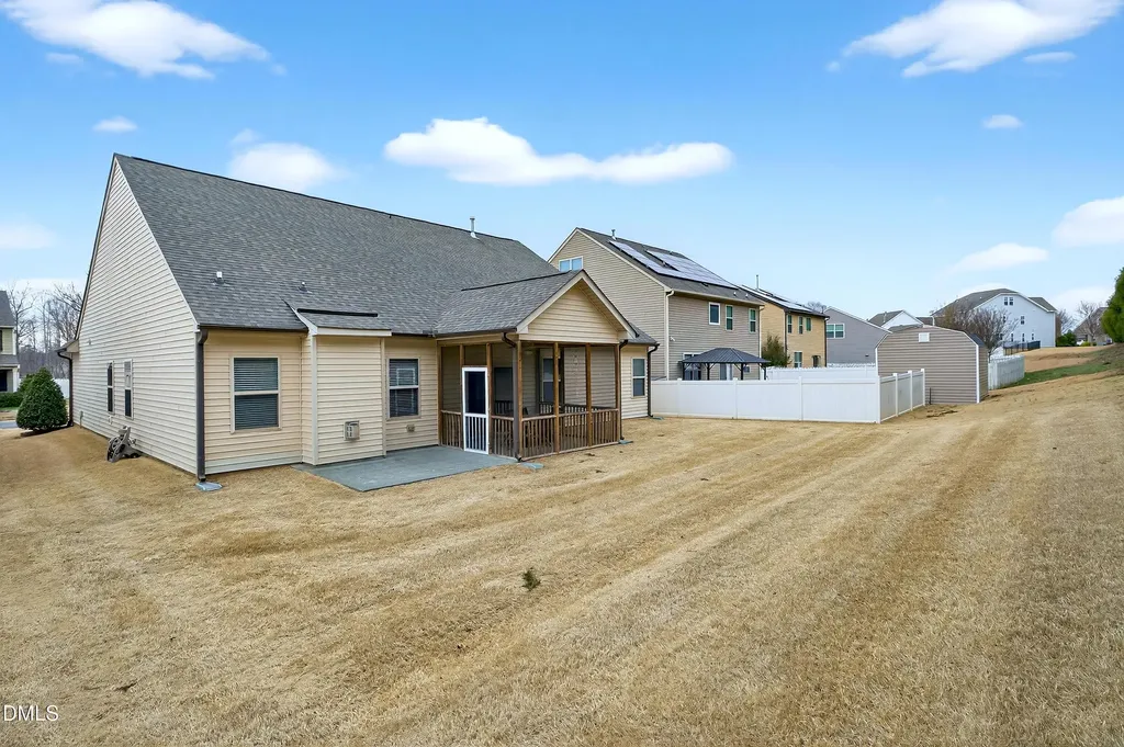82 Kenilworth Street Clayton NC 27527