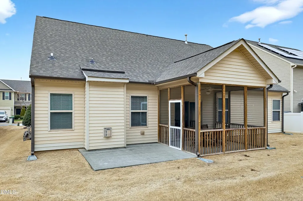 82 Kenilworth Street Clayton NC 27527