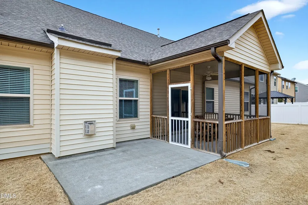 82 Kenilworth Street Clayton NC 27527