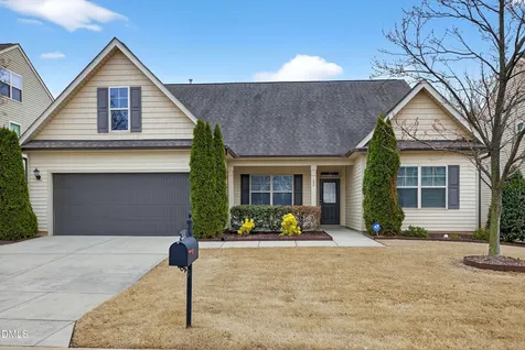 82 Kenilworth Street Clayton NC 27527