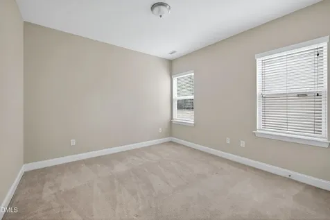 82 Kenilworth Street Clayton NC 27527