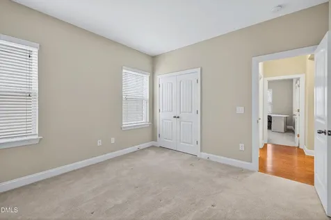82 Kenilworth Street Clayton NC 27527