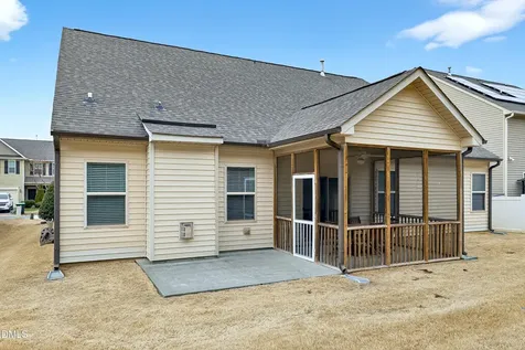 82 Kenilworth Street Clayton NC 27527
