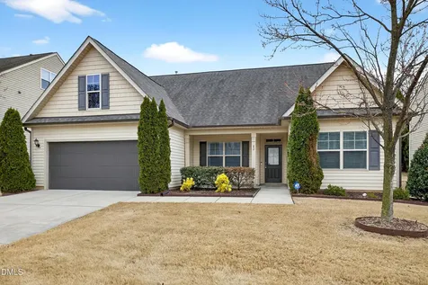 82 Kenilworth Street Clayton NC 27527