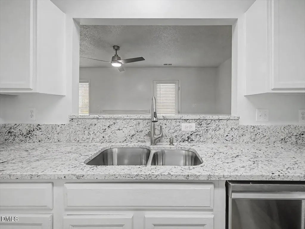 4805 Tanglewood Oaks Street Raleigh NC 27610