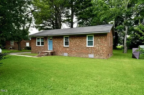 712 Boston Avenue Washington NC 27889
