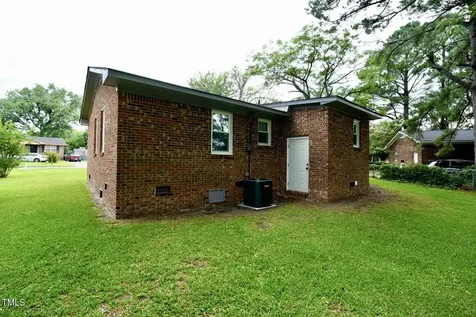 712 Boston Avenue Washington NC 27889