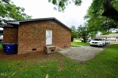 712 Boston Avenue Washington NC 27889