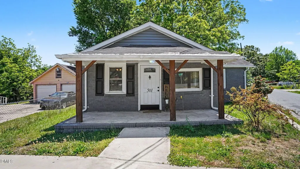 501 Apple Street Burlington NC 27217