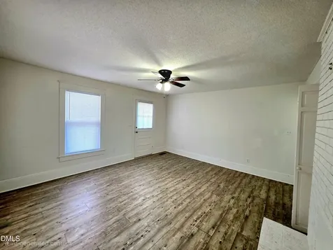 11246 U.s. Hwy 301 S Four Oaks NC 27524