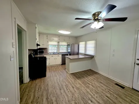 11246 U.s. Hwy 301 S Four Oaks NC 27524