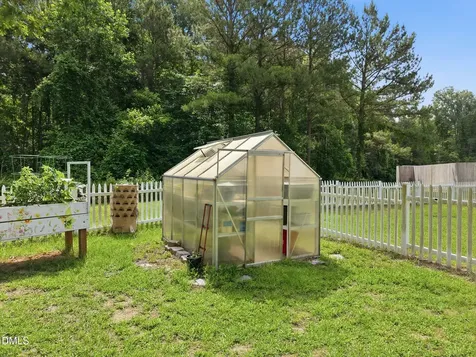 108 Kings Court Garner NC 27529
