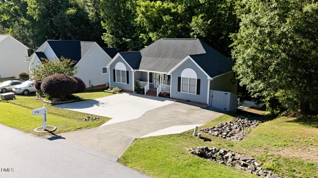 1608 Rogers Pointe Lane Creedmoor NC 27522