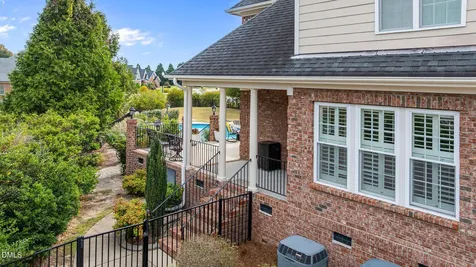 16 Tudor Way Angier NC 27501