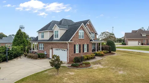 16 Tudor Way Angier NC 27501
