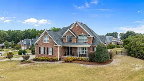 16 Tudor Way Angier NC 27501