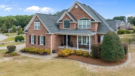 16 Tudor Way Angier NC 27501