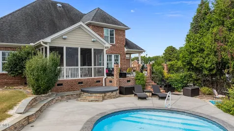 16 Tudor Way Angier NC 27501
