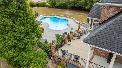 16 Tudor Way Angier NC 27501