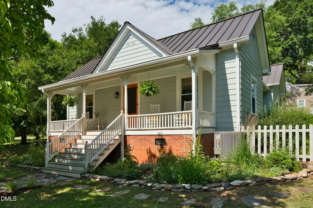 108 S Occoneechee Street Hillsborough NC 27278