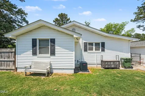 106 N Fort Street Pikeville NC 27863