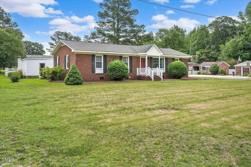 606 E Fremont Street Kenly NC 27542