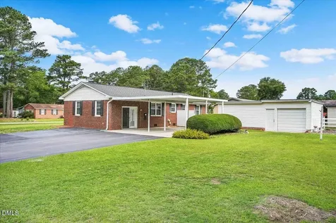 606 E Fremont Street Kenly NC 27542