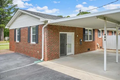 606 E Fremont Street Kenly NC 27542
