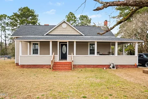 423 E Edinborough Avenue Raeford NC 28376