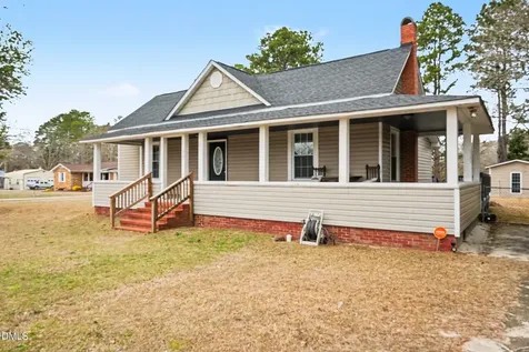423 E Edinborough Avenue Raeford NC 28376