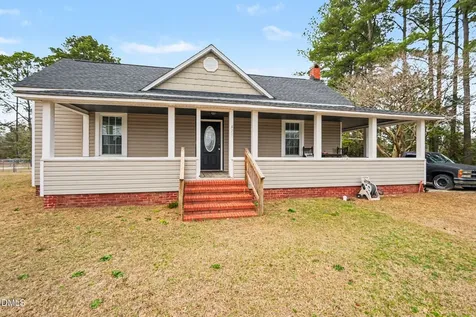 423 E Edinborough Avenue Raeford NC 28376