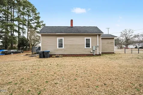 423 E Edinborough Avenue Raeford NC 28376