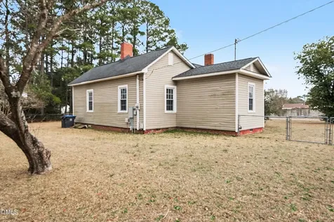 423 E Edinborough Avenue Raeford NC 28376