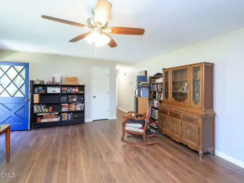 6113 Iris Drive Raleigh NC 27612