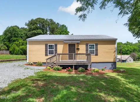 318 W 5th Street Siler City NC 27344