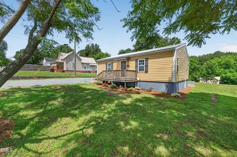 318 W 5th Street Siler City NC 27344