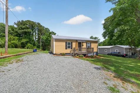 318 W 5th Street Siler City NC 27344