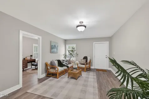 318 W 5th Street Siler City NC 27344