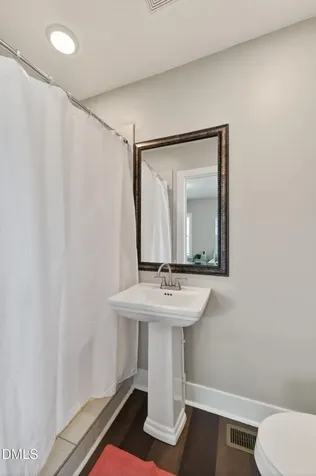 318 W 5th Street Siler City NC 27344