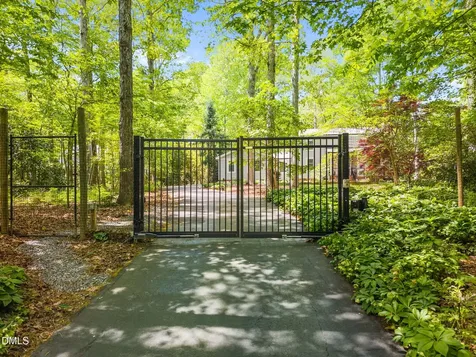 8 Sedgewood Road Chapel Hill NC 27514