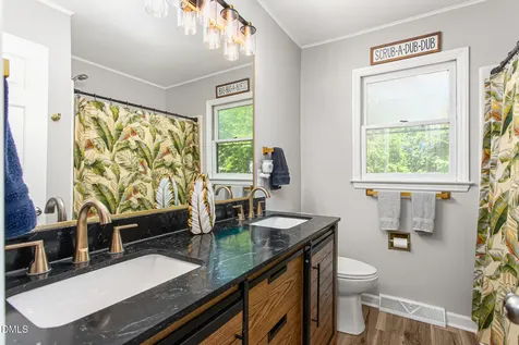 1832 Travis Lane Burlington NC 27217