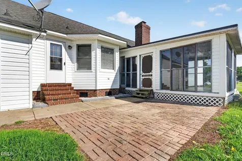113 Joy Avenue Pikeville NC 27863