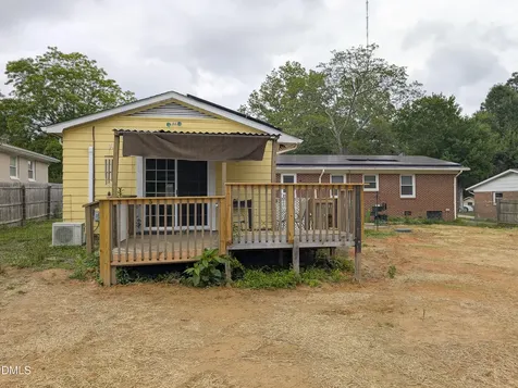 210 Ln Of Sir Gawaine Garner NC 27529