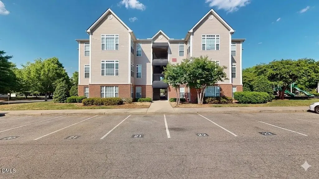 2501 Huntscroft Lane Raleigh NC 27617