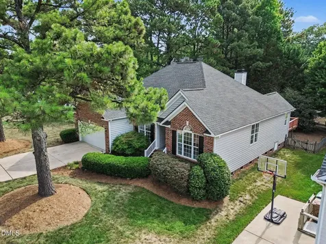 404 Ravenstone Drive Cary NC 27518