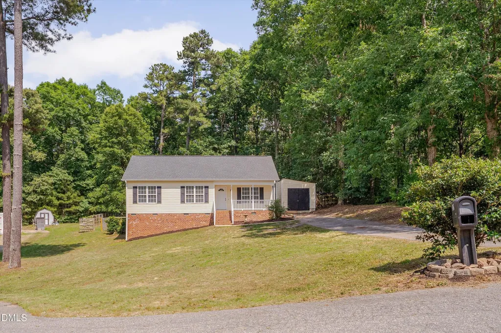 416 Creekbluffs Drive Fuquay Varina NC 27526