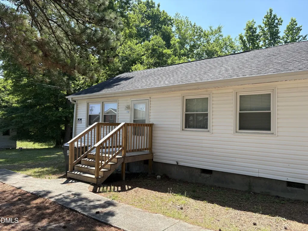 137 W Barbee Street Zebulon NC 27597