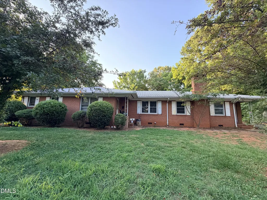 611 E Raleigh Street Siler City NC 27344