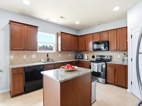 8128 Hovingham Way Raleigh NC 27616